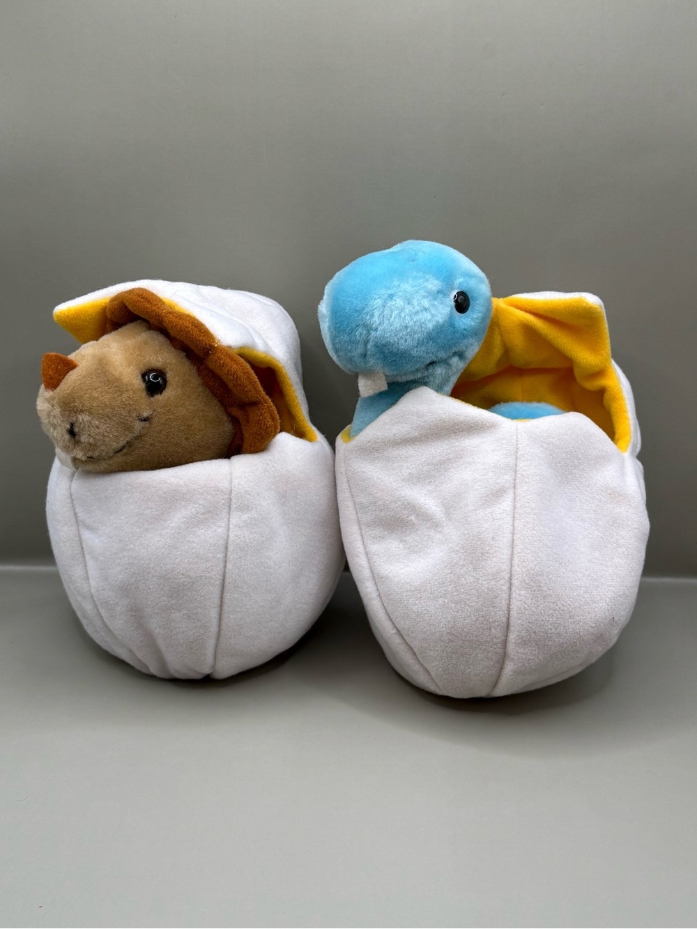 Vintage Dakin Baby Dinosaurs in Dinosaur Eggs Soft Plush Stuffed Animals Lot